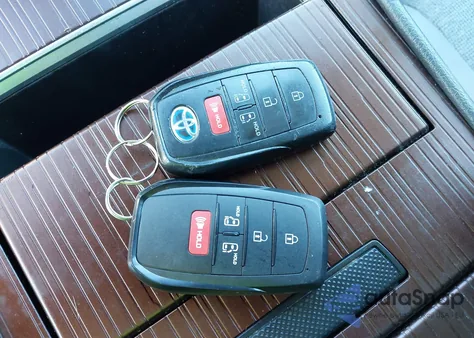 2021 Toyota Sienna Le from USA, damaged, VIN 5TDBRKEC7MS032685